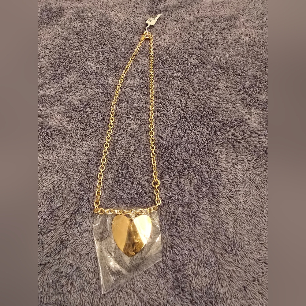 Chic Gold Heart Necklace with Pouch, New With Tags! - Picture 3 of 3